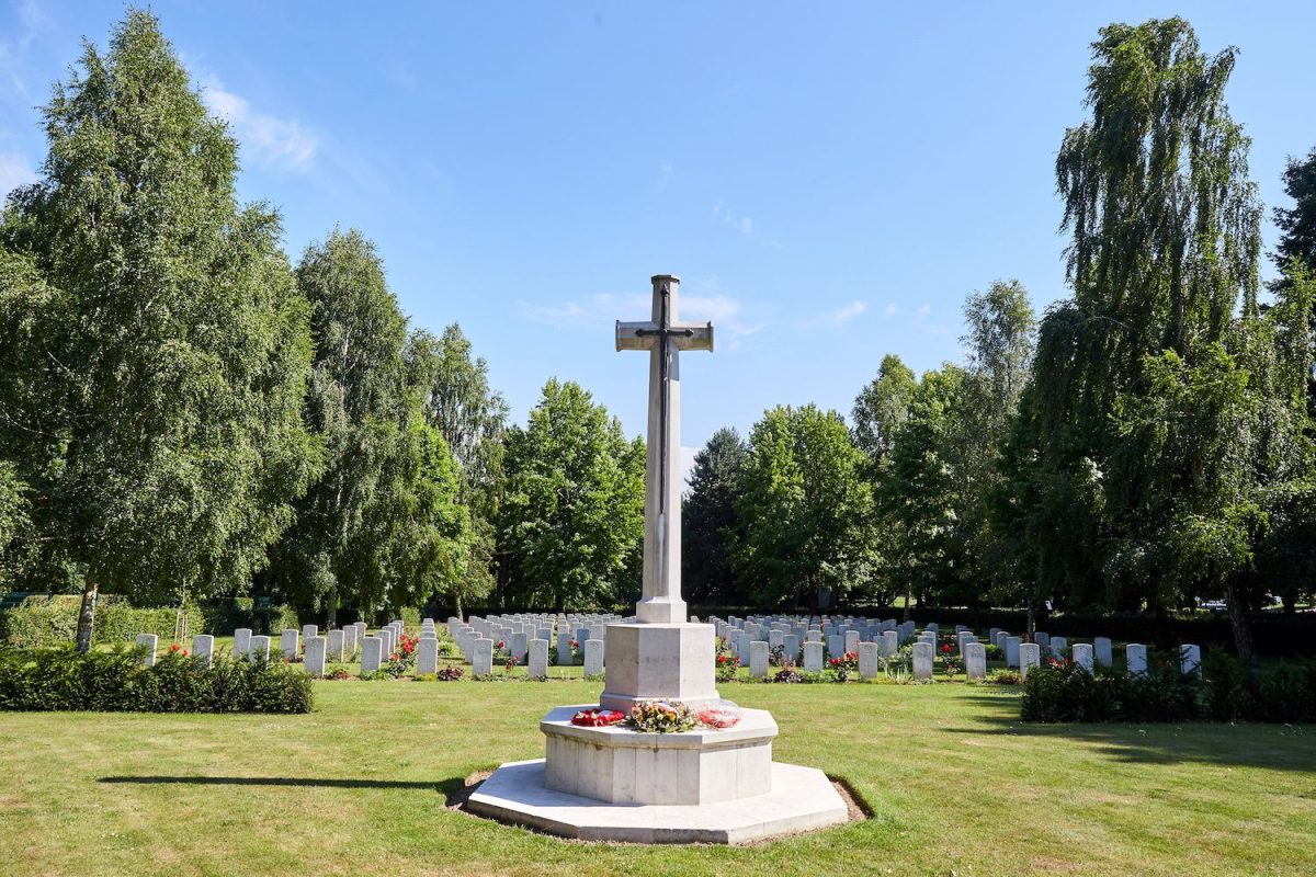 Cimetière militaire Cambes en plaine