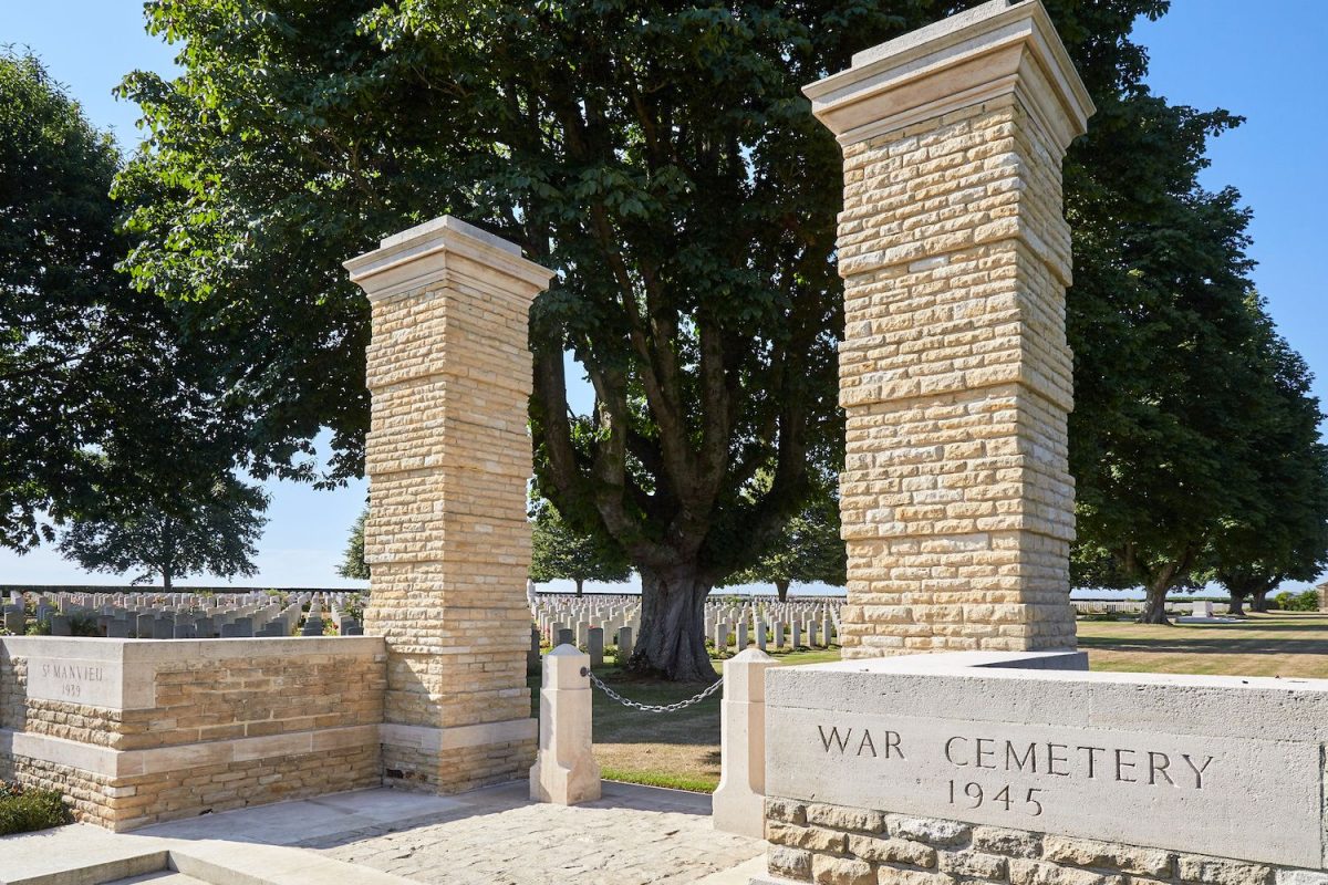 Cimetière militaire de Saint-Manvieu