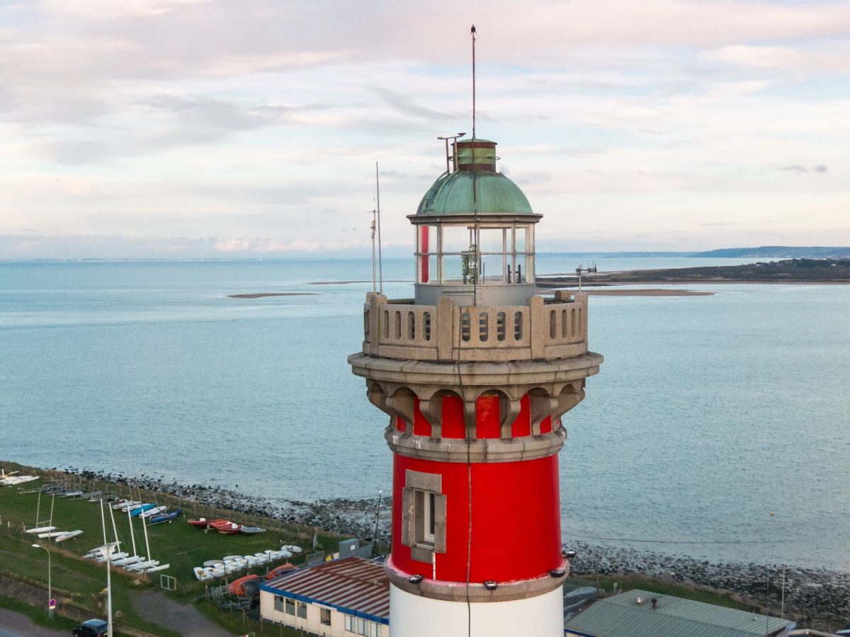 Phare de Ouistreham, vue sur l'estuaire de l'Orne