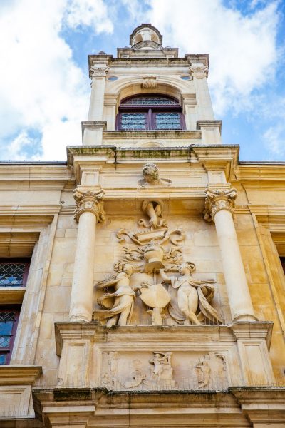 Sculptures sur l'hôtel d'Escoville à Caen