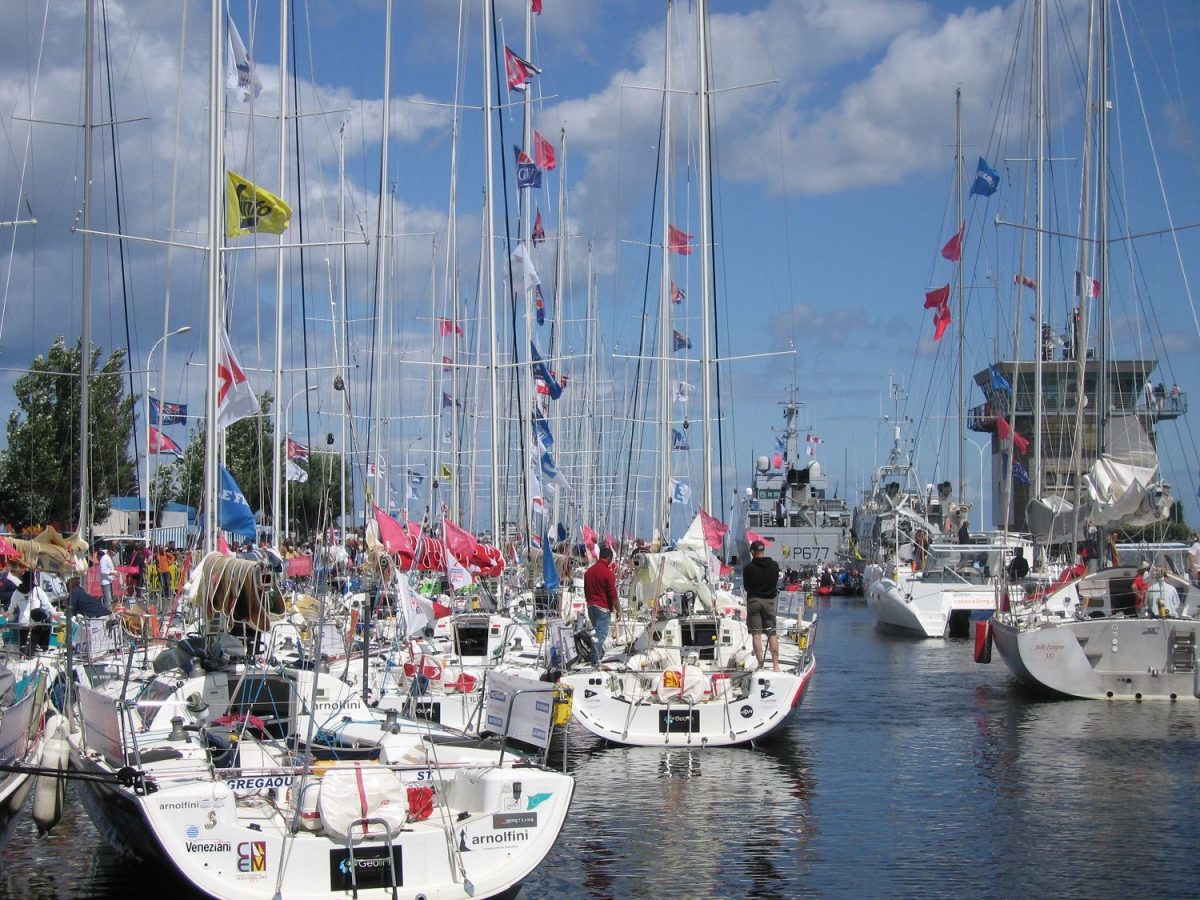 Le port de plaisance et ses bateaux - Ouistreham