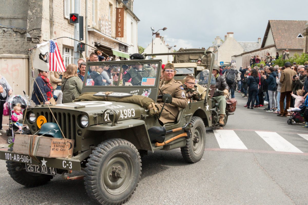 Jeep Américaine durant un défilé de véhicules de la Seconde Guerre Mondiale