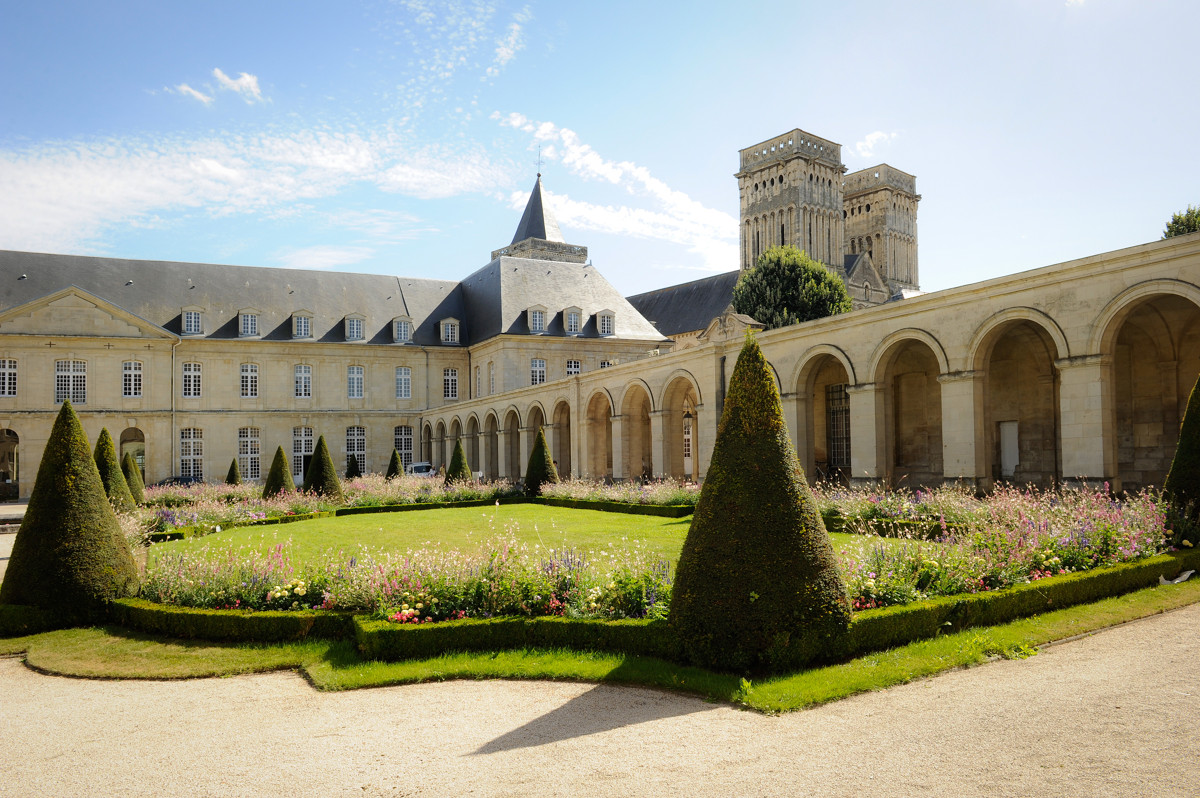 Cour d'honneur de l'Abbaye aux Dames