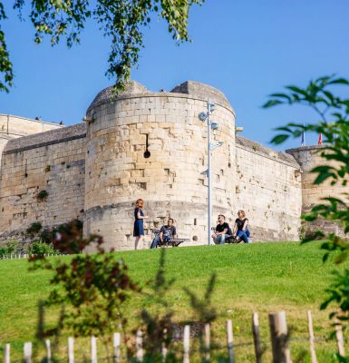On the attack at Caen Castle!