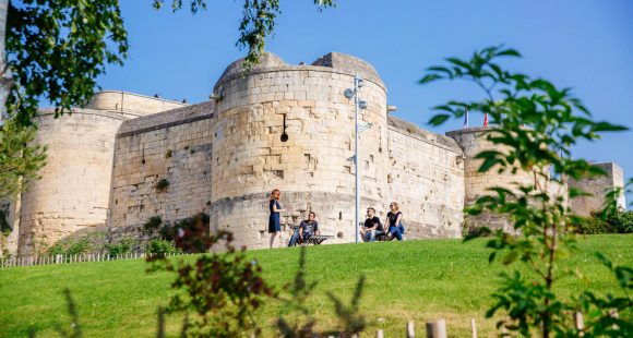 On the attack at Caen Castle!