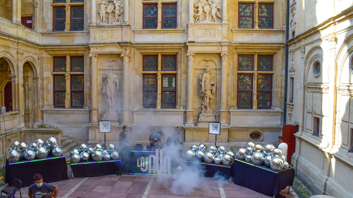 An effervescent city