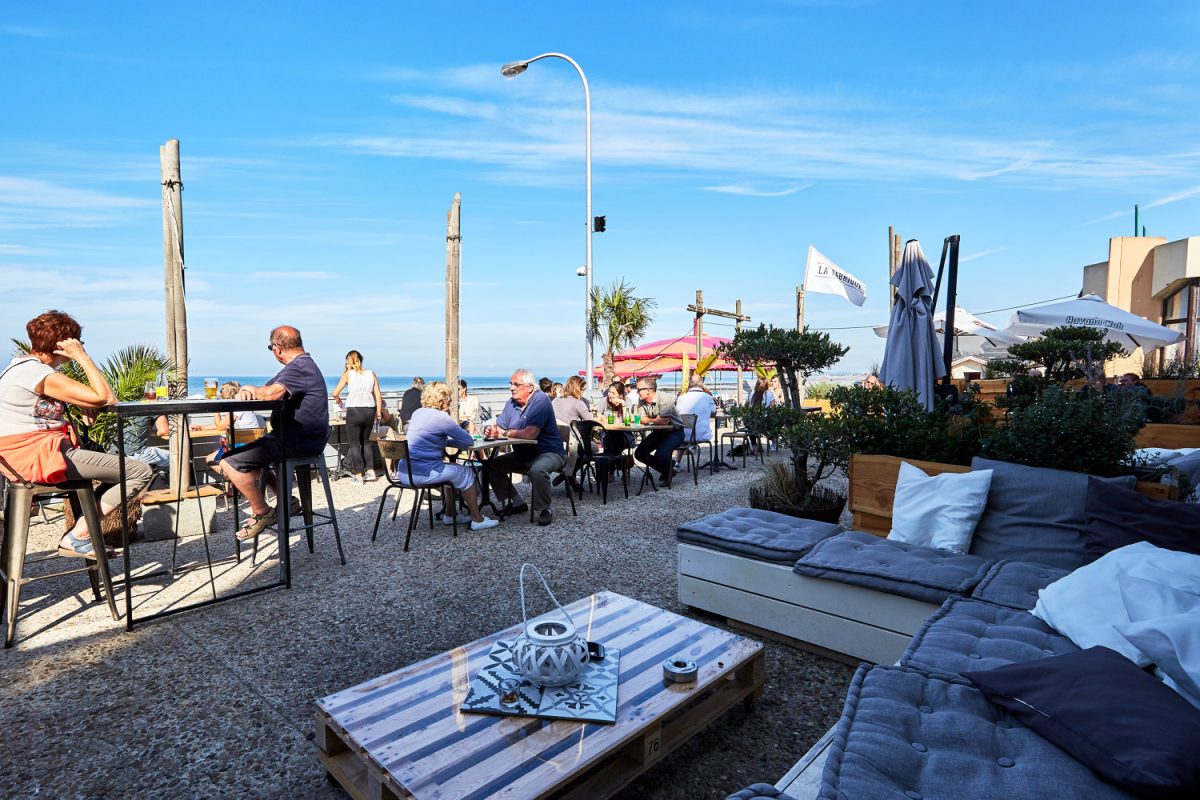 Terrace of the bar-restaurant La Fabrique in Lion-sur-Mer