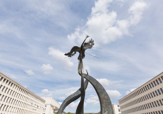 12 février -Caen__Universite__statue_Le_Phenix-Caen_la_mer_Tourisme___Pauline___Mehdi_-_Photographie