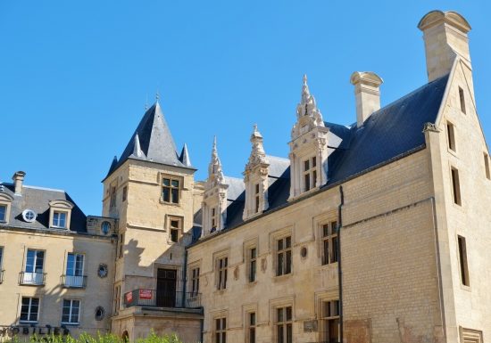 13 MARS hôtels part.-Hotel_de_Than-Caen_la_mer_Tourisme___Alix_JONET-1500px