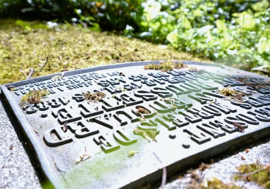 283934-Pierre-tombale-du-cimetiere-dormant–cimetiere-protestant-Caen-la-mer-Tourisme—Alix-JONET-1200px