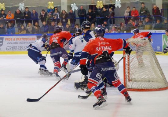 300802-Match_de_Hockey_sur_glace__Caen-Caen_la_mer_Tourisme___Alix_JONET-1200px