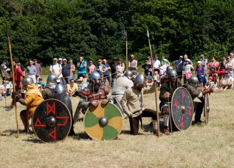 301168-Reconstitution-de-combats-Vikings-a-Ornavik-Caen-la-mer-Tourisme—Alix-JONET-4