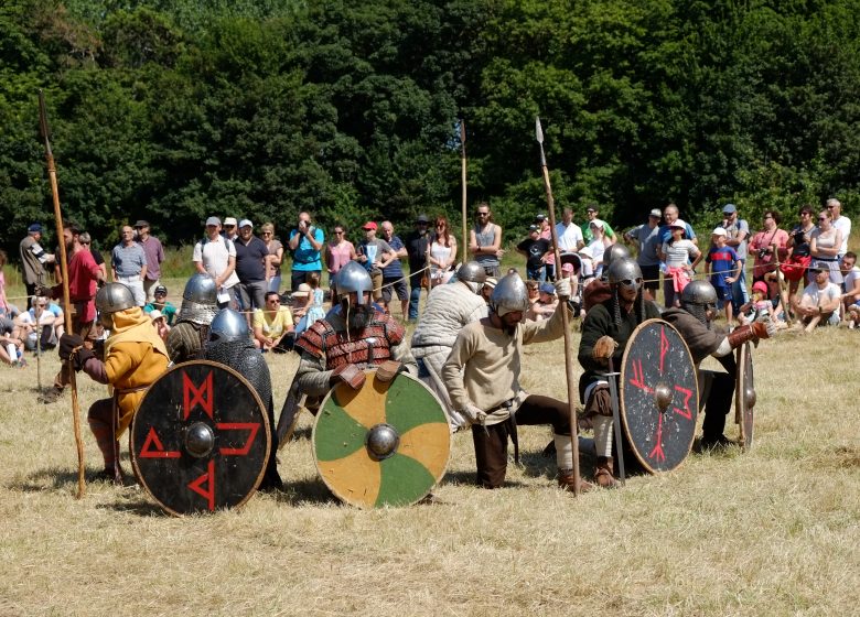 301168-Reconstitution_de_combats_Vikings_a_Ornavik-Caen_la_mer_Tourisme___Alix_JONET