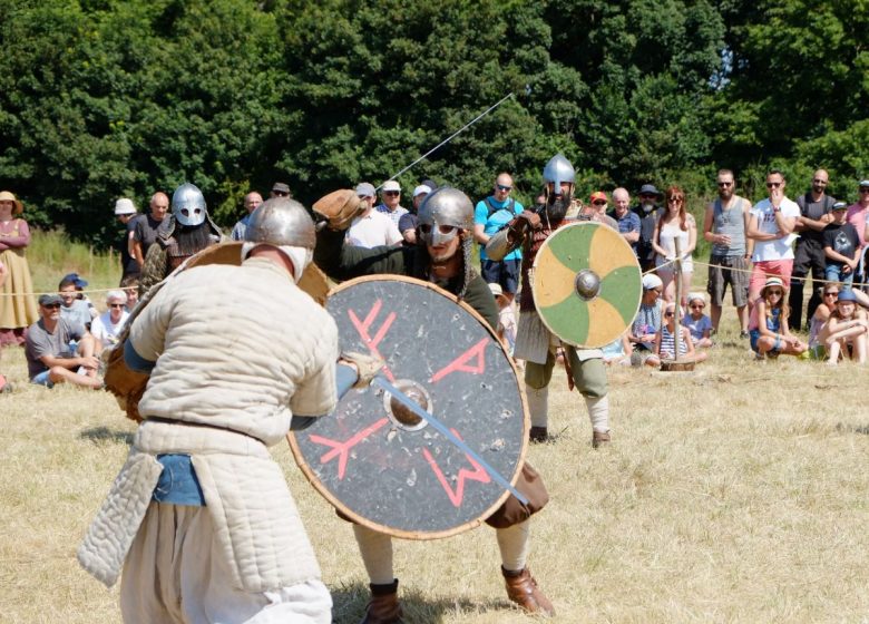 301169-Reconstitution-de-combats-Vikings-a-Ornavik-Caen-la-mer-Tourisme—Alix-JONET