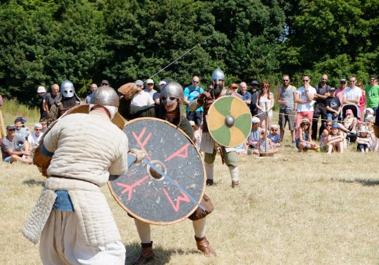 301169-Reconstitution_de_combats_Vikings_a_Ornavik-Caen_la_mer_Tourisme___Alix_JONET