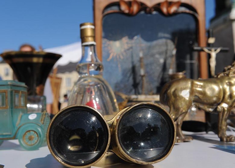 4526-Place_Saint-Sauveur__brocante-Francois_DECAENS___Ville_de_Caen