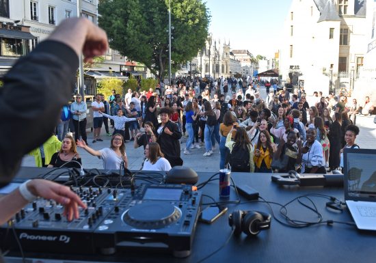 494342-Fete_de_la_musique-Solveig_DE_LA_HOUGUE___Ville_de_Caen (1)