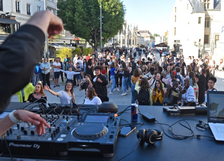 494342-Fete_de_la_musique-Solveig_DE_LA_HOUGUE___Ville_de_Caen (1)