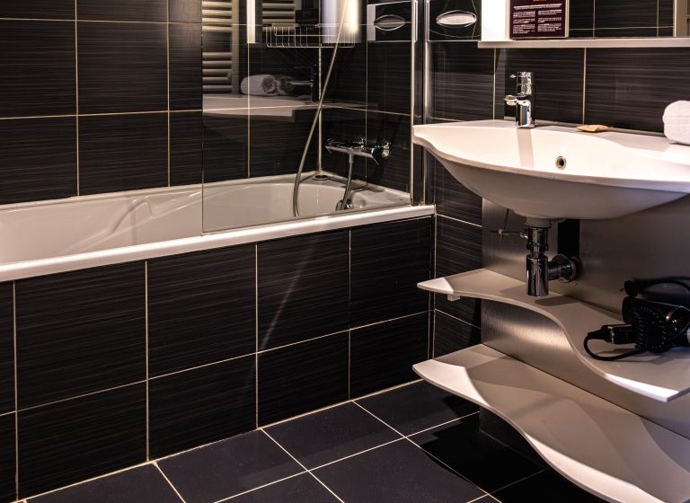 Baignoire/ Bath Résidence City'O à Caen en Normandie