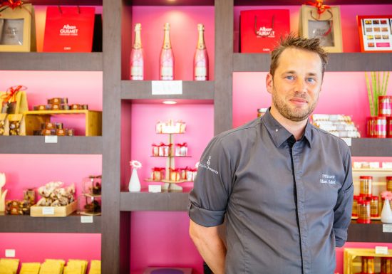 54387-Alban-Guilmet-patissier-chocolatier-Caen-la-mer-Tourisme—Les-Conteurs–Droits-reserves-Office-de-Tourisme—des-Congres–1200px