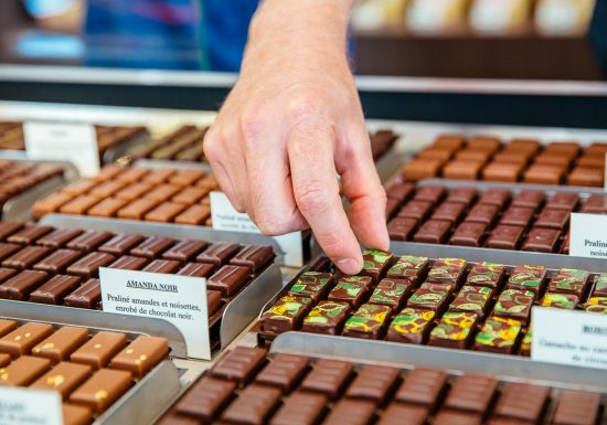 54392-Alban-Guilmet-patissier-chocolatier-Caen-la-mer-Tourisme—Les-Conteurs–Droits-reserves-Office-de-Tourisme—des-Congres–1200px