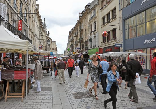 55899-Braderie_commercante_de_Caen-Caen_la_mer_Tourisme___Francois_DECAENS