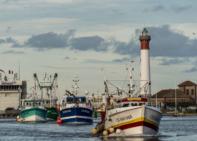 572668-Ouistreham__chalutiers-Ouistreham_Riva-Bella_Photographies-1200px