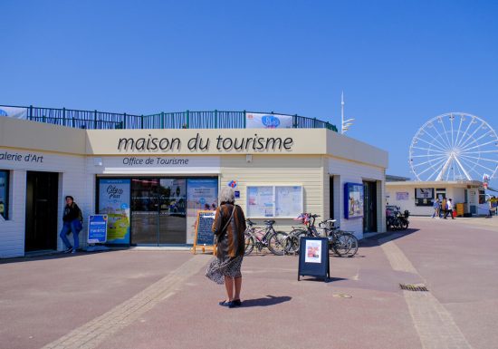 586575-Bureau_d_information_touristique_de_Ouistreham-Caen_la_mer_Tourisme___Alix_JONET-1200px
