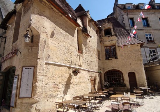 587697-le-quartier-du-vaugueux-caen-caen-la-mer-tourisme-alix-jonet-1500px-3703