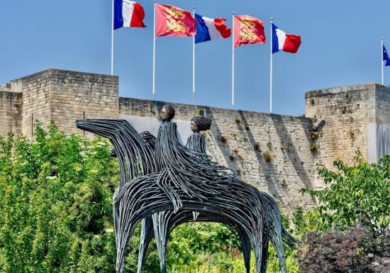 590478-Statue-de-Guillaume-et-Mathilde-J.-Blondel-1200px