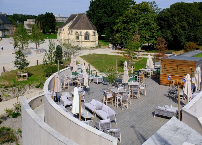 595690-Rooftop_du_Cafe_Mancel__Chateau_de_Caen-Caen_la_mer_Tourisme___Alix_JONET-1200px