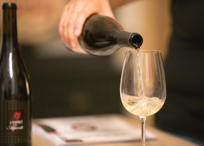 600585-Cours_d_initiation_au_vin_-_The_art_of_wine_academy-Caen_la_mer_Tourisme___Olivier_BARJON-1200px