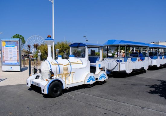 610441-Petit_train_touristique_de_Ouistreham_Riva-Bella-Caen_la_mer_Tourisme___Alix_JONET-1200px