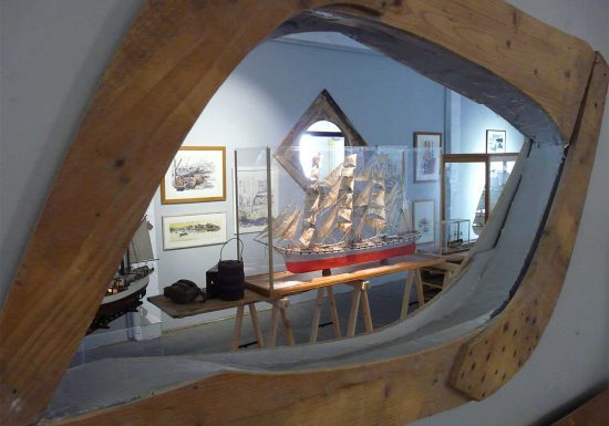 A travers les hublots Bateaux de Normandie credit LS Jacquet Blanc