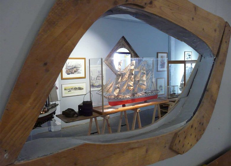 A travers les hublots Bateaux de Normandie credit LS Jacquet Blanc