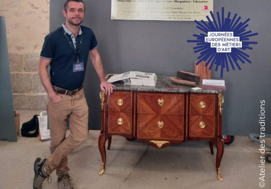 Artisans d’art en collaboration avec un antiquaire