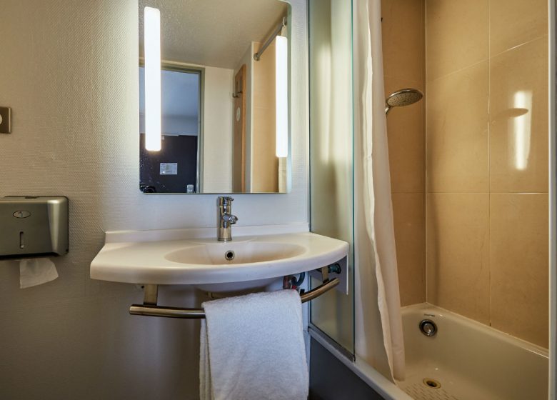 B-B-Caen-Sud-salle-de-bain-1-2