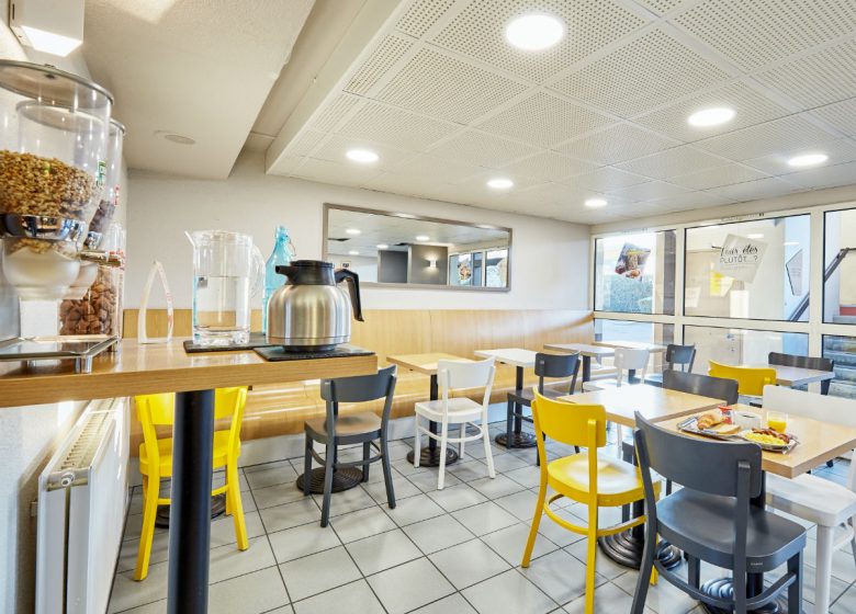 B-B-Caen-Sud-salle-petit-dejeuner-1-2