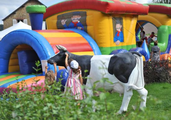 Jeux gonflables, chemin de fer miniature à Clécy