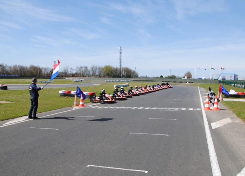 Départ d'une course de kart sur le karting de Caen à Démouville