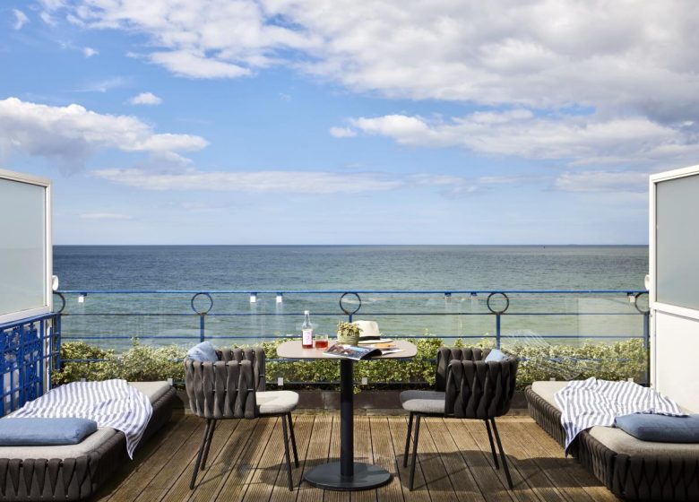 Francis-Amiand—115–MGallerie-Cabourg-05-2024-11839-FA–2-