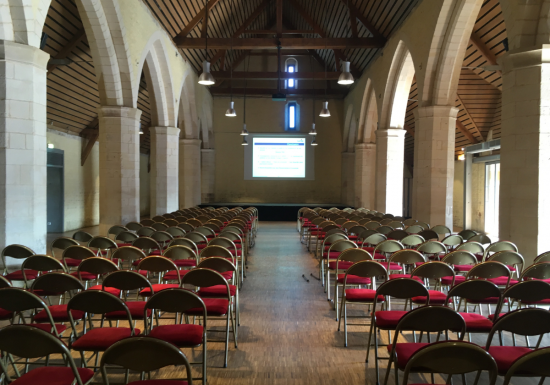 La grange au Dîmes – Grange réunion ©Domaine de la Baronnie