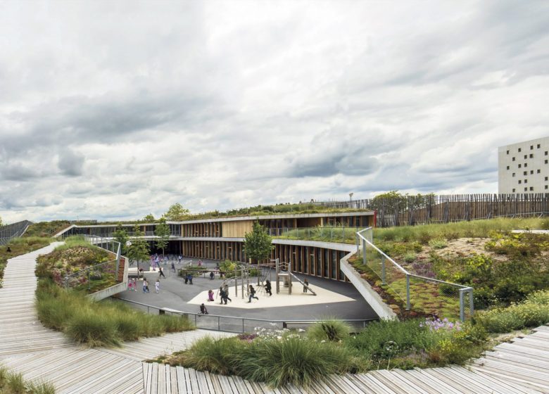 La-toiture-vivante-de-L-ecole-Aime-Cesaire-sur-l-ile-de-Nantes-Phytolab