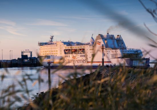 Ouisteham–ferry-a-quai-le-soir-Ouistreham-Riva-Bella-Photographies