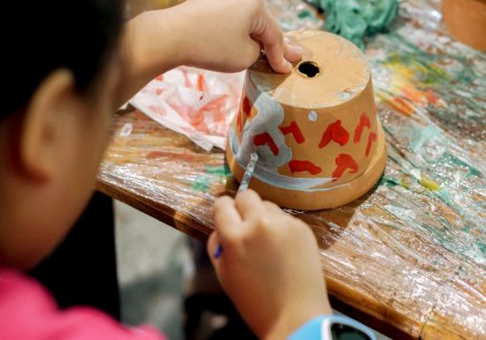 Peinture_sur_pot_-Atiwat-Adobe_stock-28782-1200px