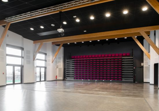 Salle Colleville Montgomery – Gradin retractés ©ph-Delval