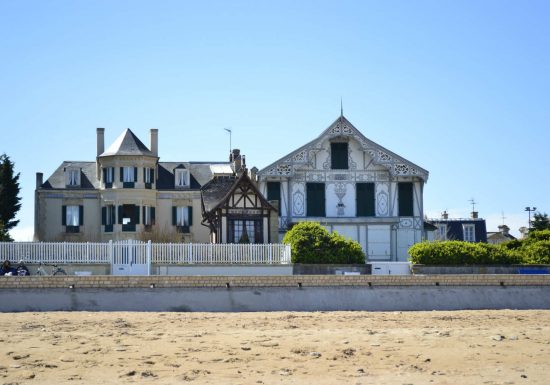 Villa-Henriette-et-Chalet-Henri-villas-de-Lion-sur-mer-Caen-la-mer-Tourisme–Romain-Carrillo