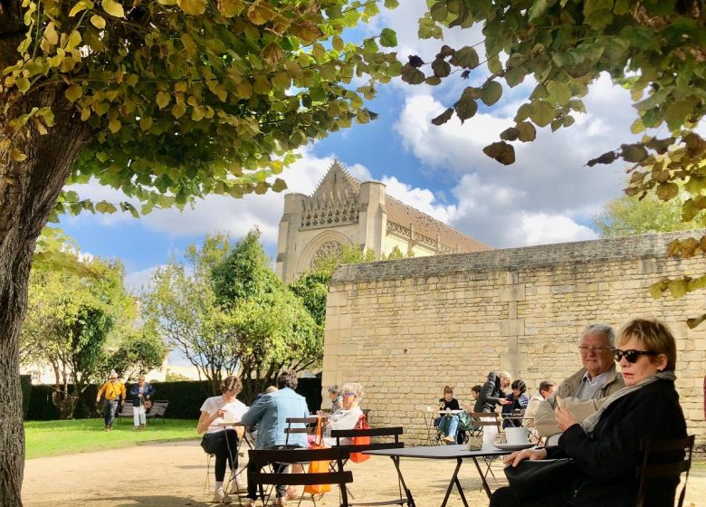 Café Les Ateliers à l'IMEC à l'Abbaye d'Ardenne