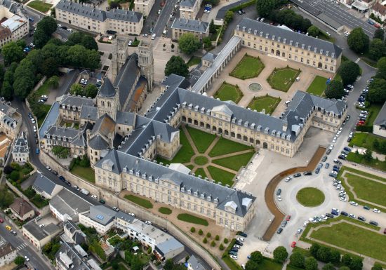 abbaye_aux_Dames_vue_du_ciel-Ville_de_Caen___Francois_DECAENS-femmes et filles 8 mars