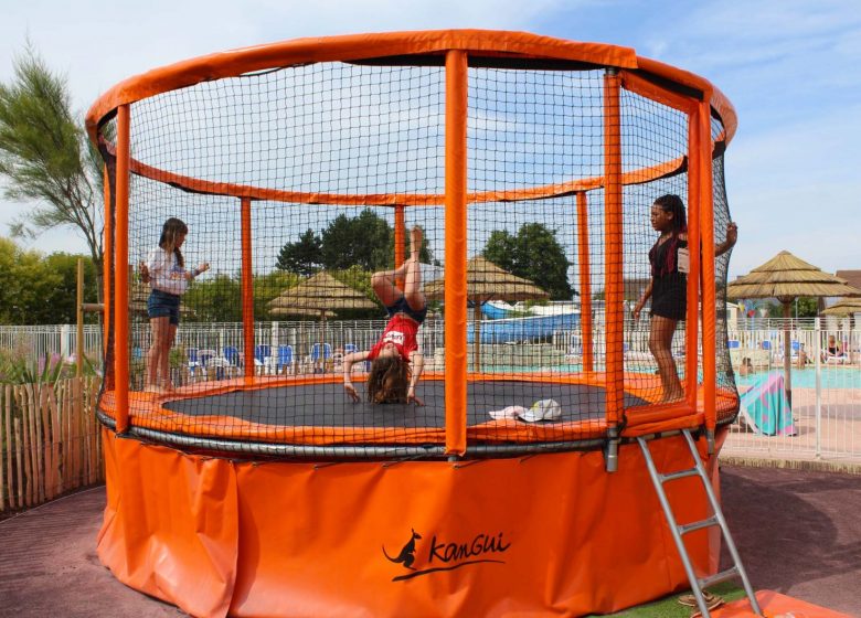 camping-jeux-trampoline